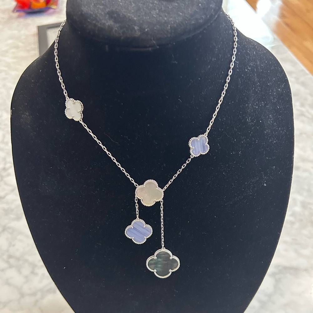 Mixed motif necklace